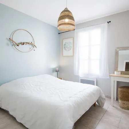Holiday home Agapanthes Jolie Maison Proche Et Commerces