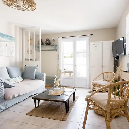 Holiday home Agapanthes Jolie Maison Proche Et Commerces