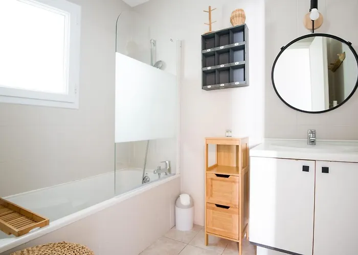 Agapanthes Jolie Maison Proche Et Commerces *